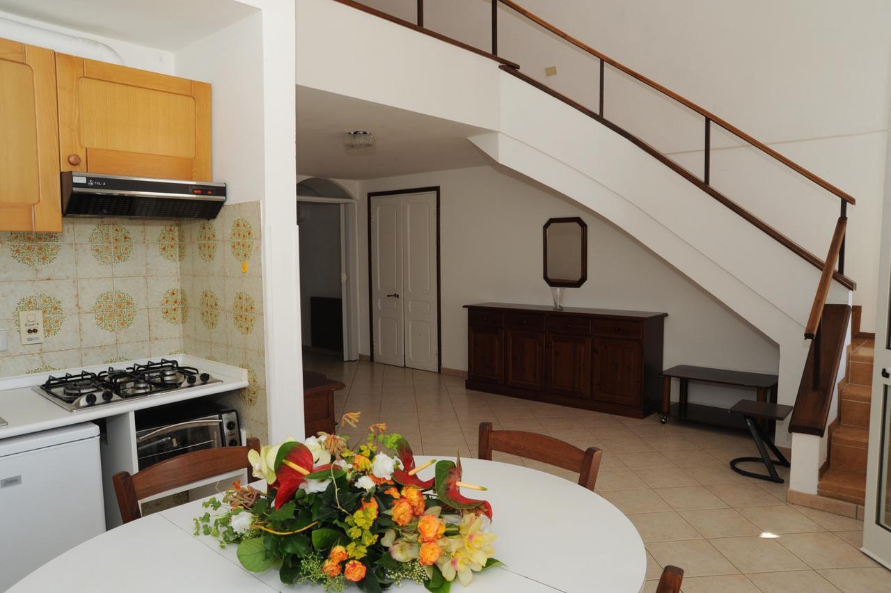 Holiday'S Beach Aparthotel Ventimiglia Exterior foto