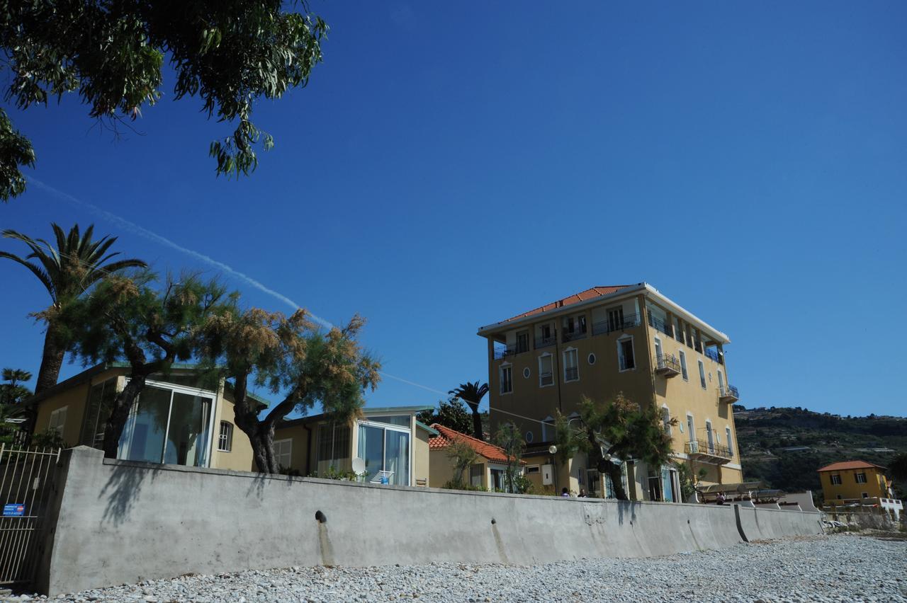 Holiday'S Beach Aparthotel Ventimiglia Exterior foto