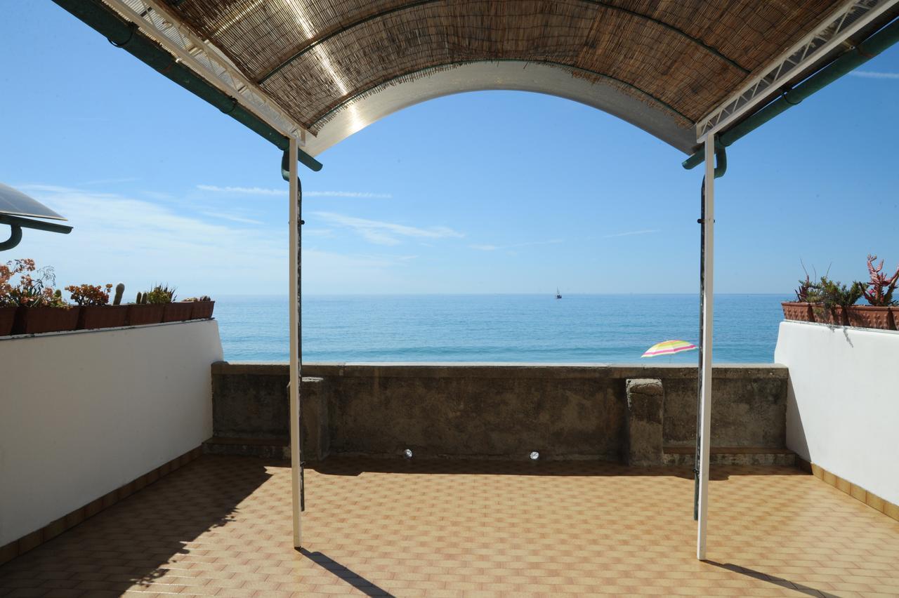 Holiday'S Beach Aparthotel Ventimiglia Exterior foto