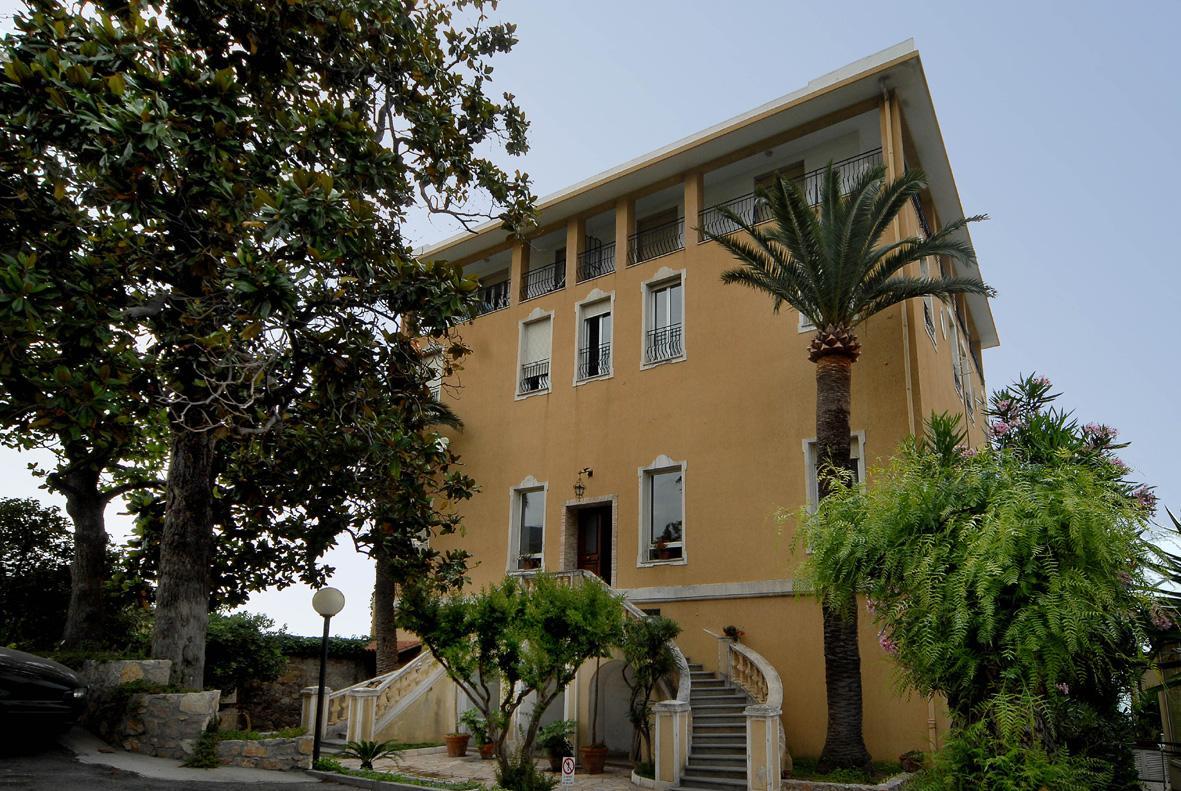 Holiday'S Beach Aparthotel Ventimiglia Exterior foto