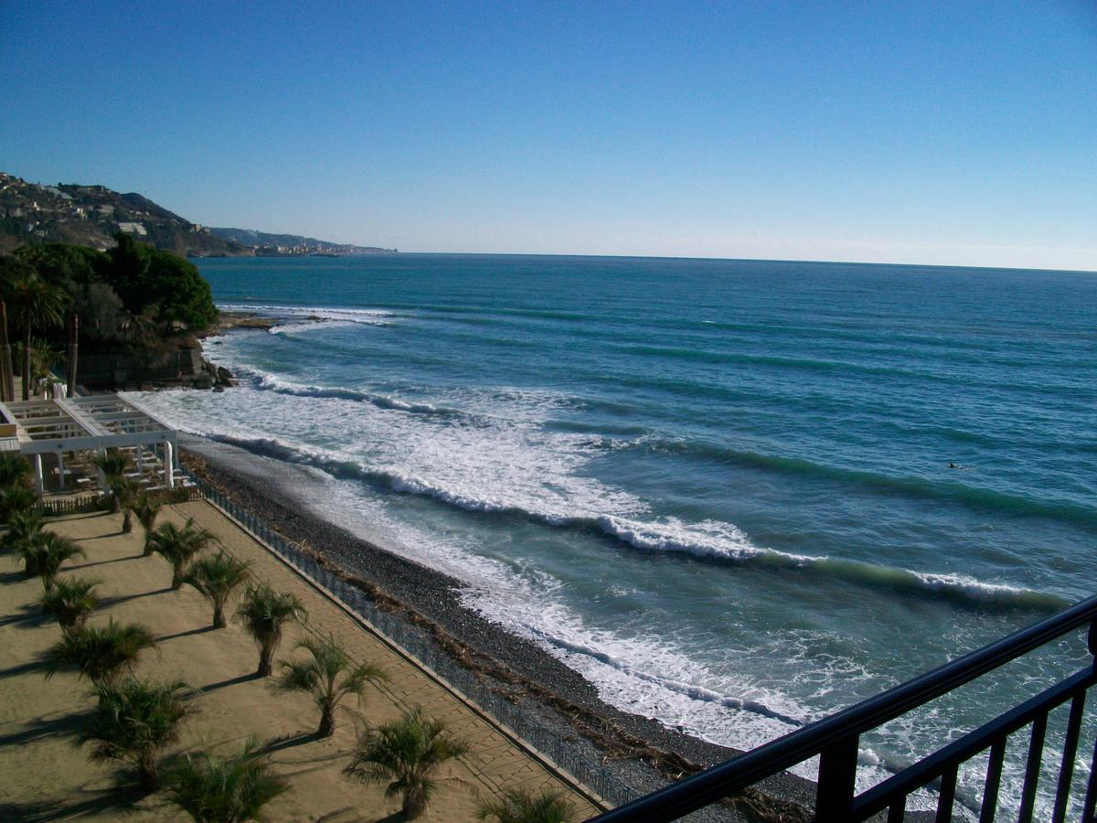 Holiday'S Beach Aparthotel Ventimiglia Exterior foto