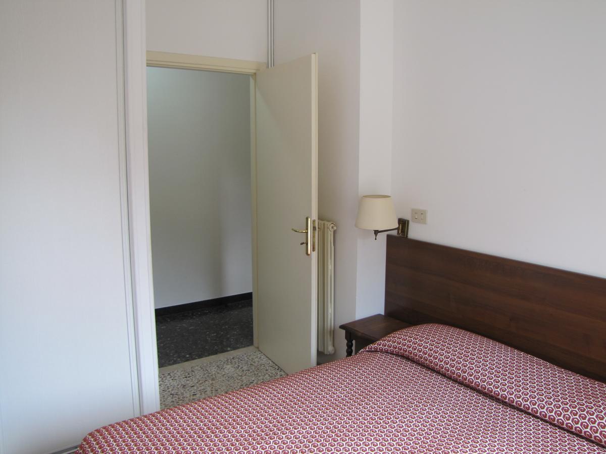 Holiday'S Beach Aparthotel Ventimiglia Exterior foto