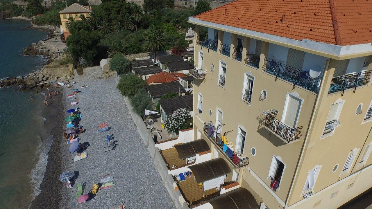 Holiday'S Beach Aparthotel Ventimiglia Exterior foto
